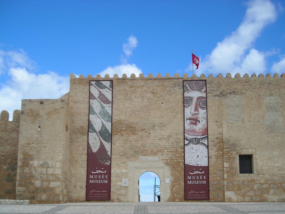 Surrounding attractions: enriching your travel experience