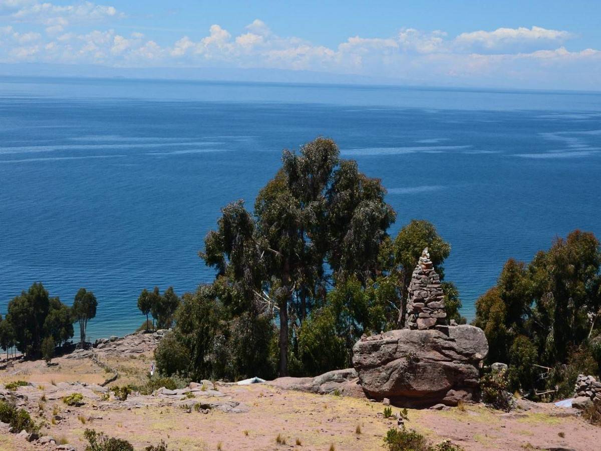 Climbing to Taquile Island: The man who can weave the most is here!