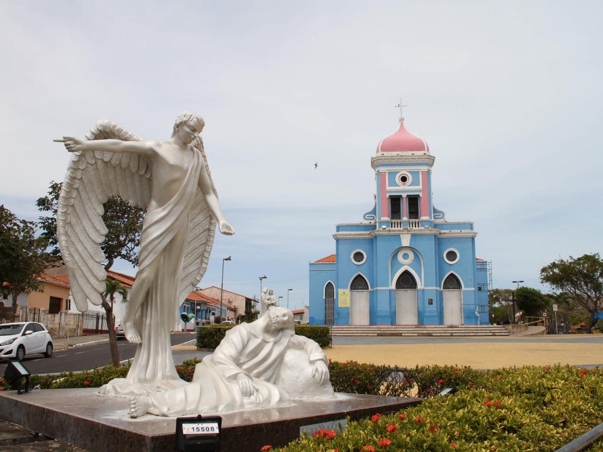 A first impression of the church: a landmark where faith shines through