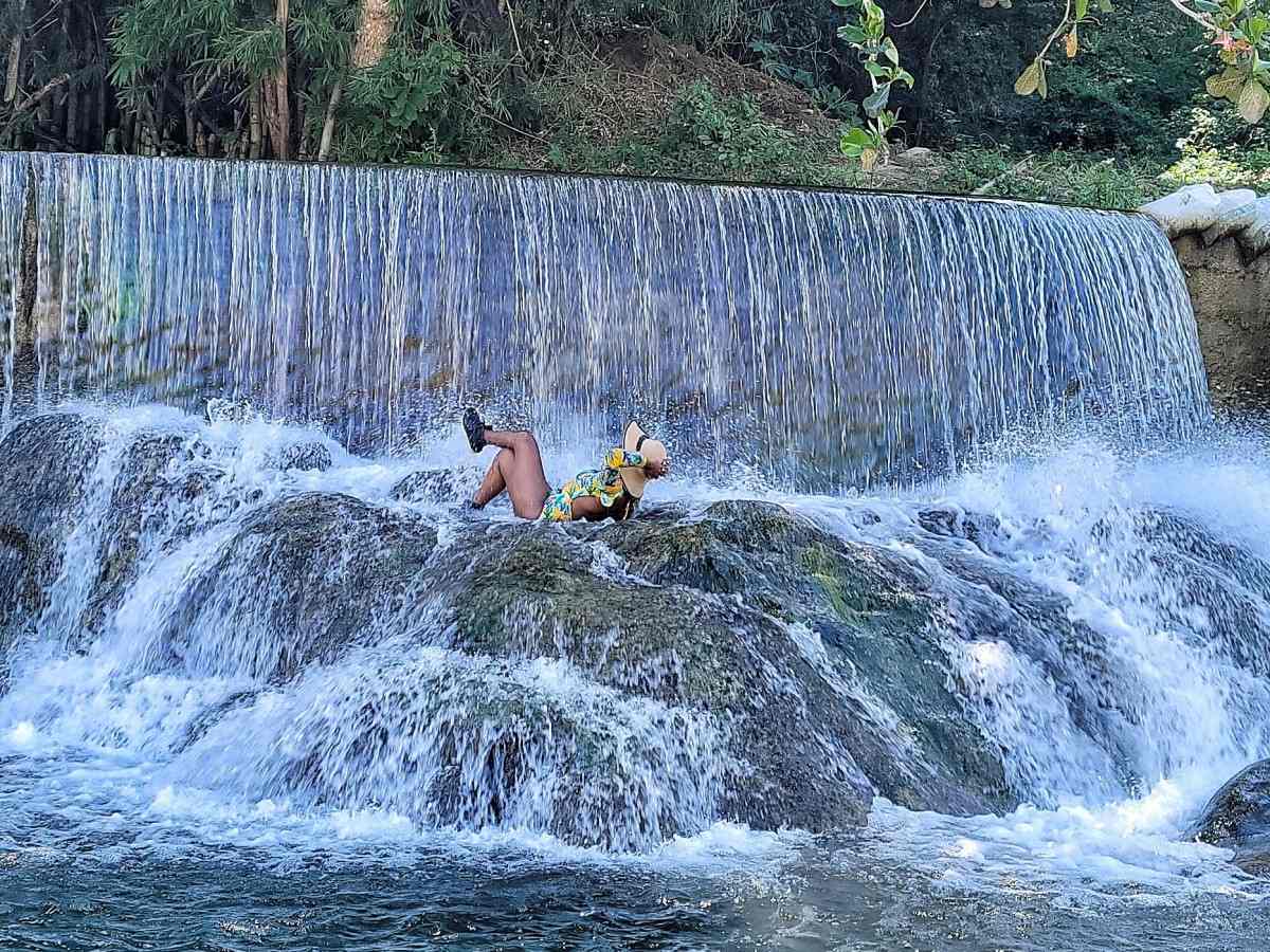 2. Must-play experience 1: Waterfall water play, the best choice for summer heat relief