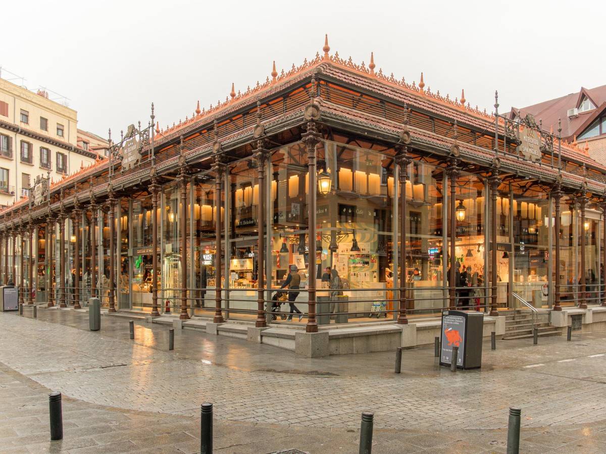 The taste of history: the transformation of a century-old market