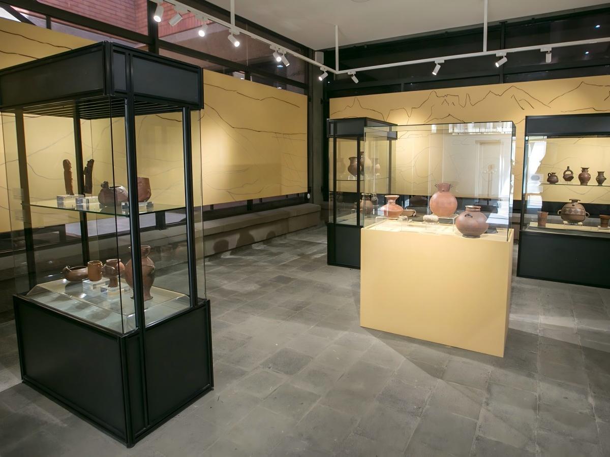 Afternoon: Explore the treasures of culture and art