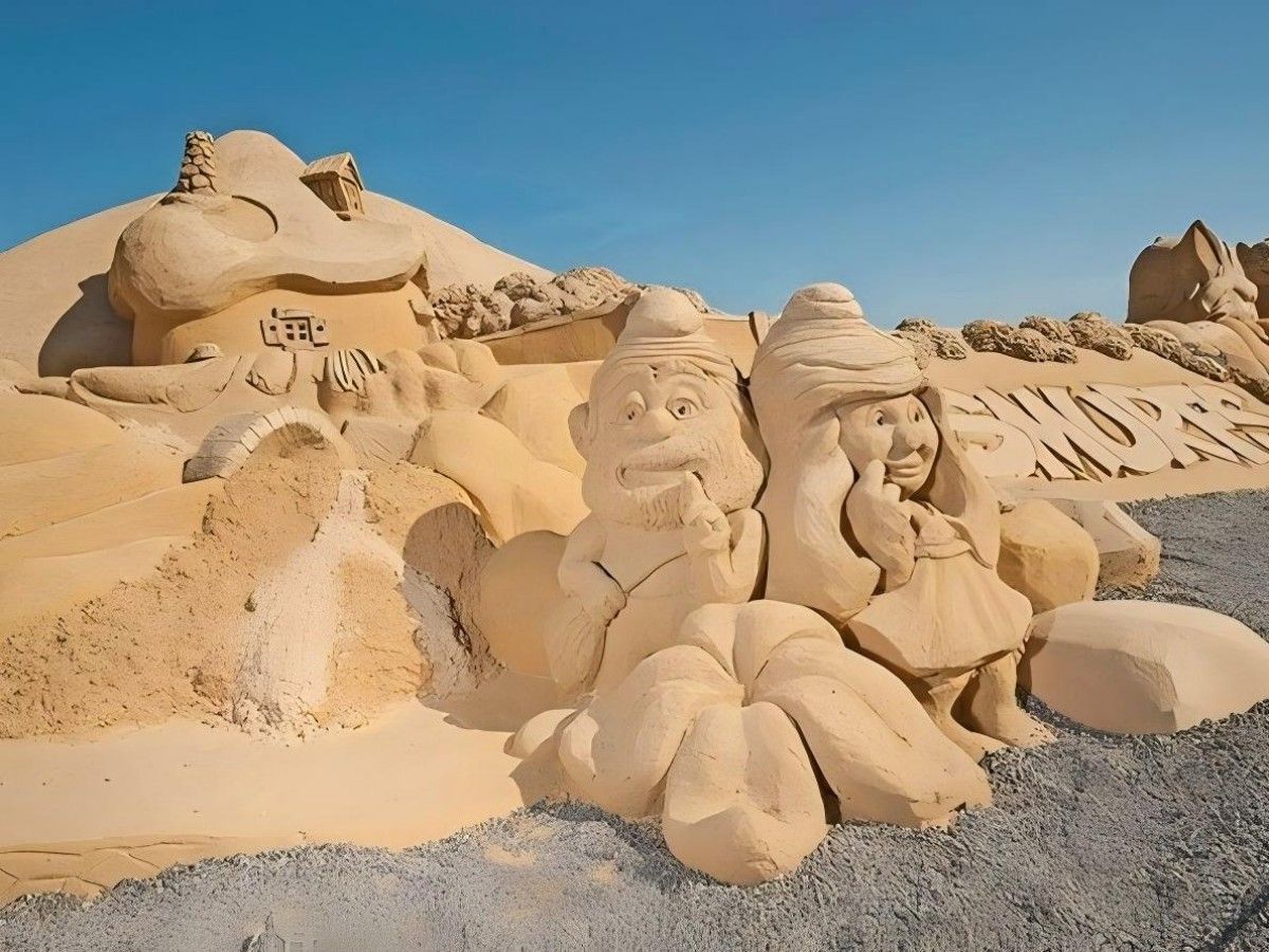 Secret rituals at night: the game between artists and wind and sand