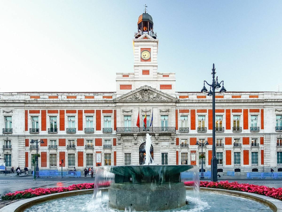 A square, a history: the legend of Puerta del Sol