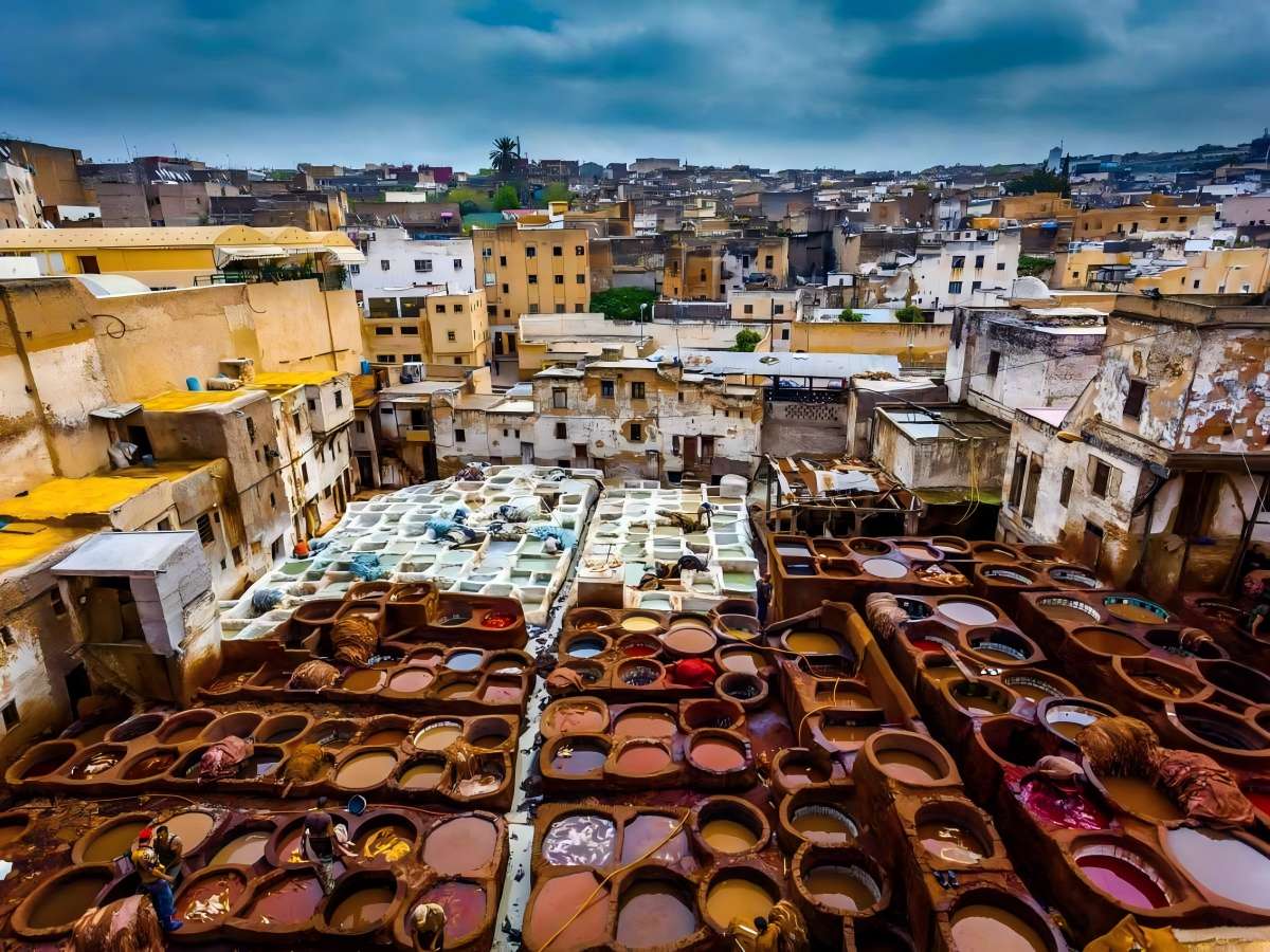 Explore the ancient markets and crafts