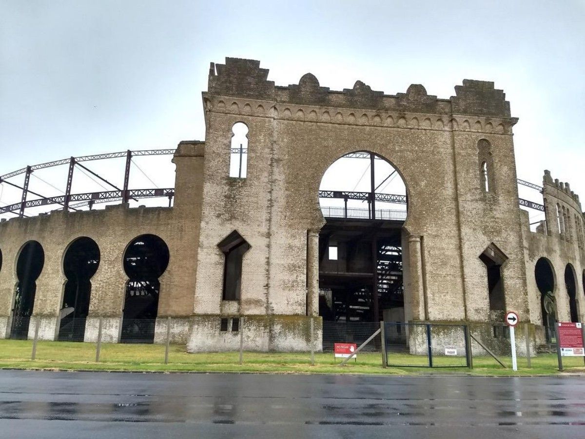 The skeleton of the amphitheater is still there, and the style and aesthetics are still online.