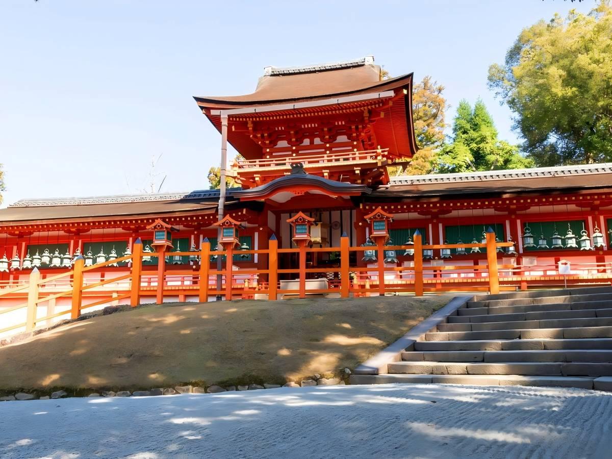 Vermilion, red, and green, outlining the beauty of the architecture