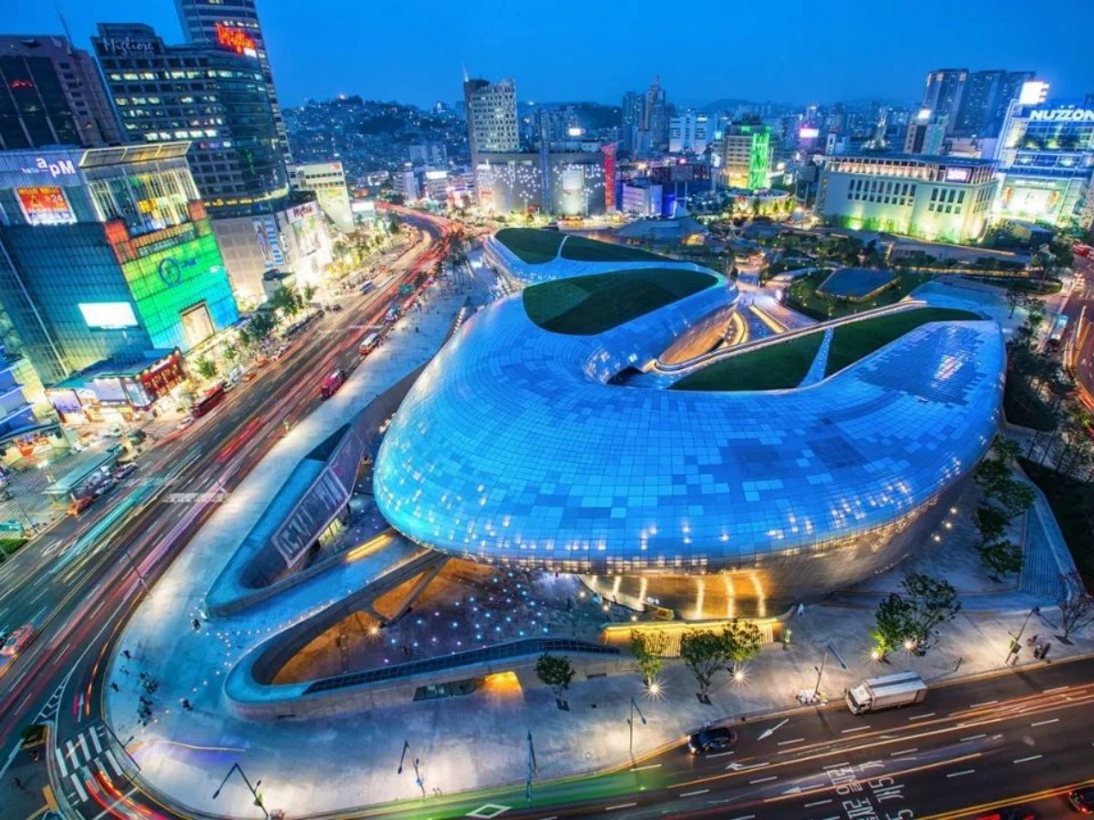 Seoul Landmark! The charm of Dongdaemun Design Plaza