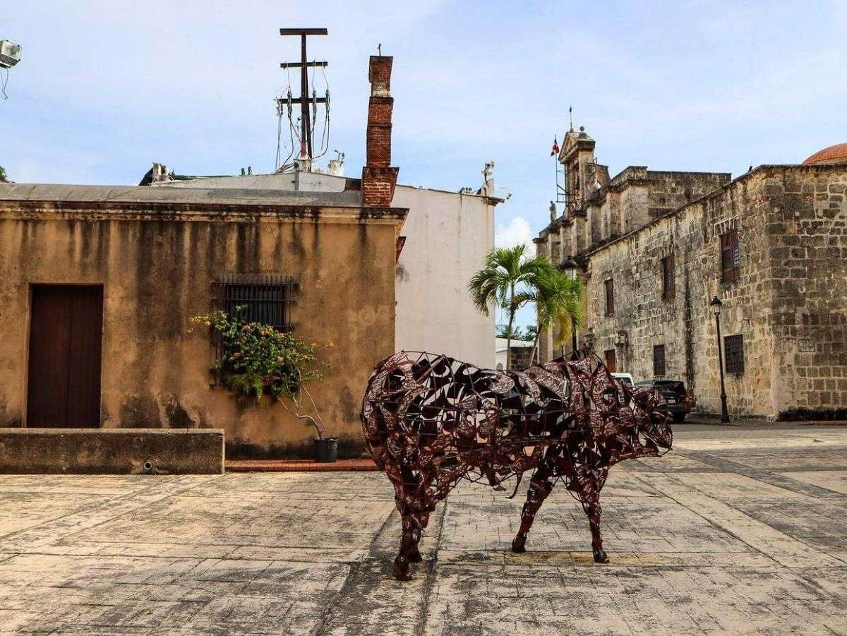 Street style: the charm of cobblestone roads and specialty shops