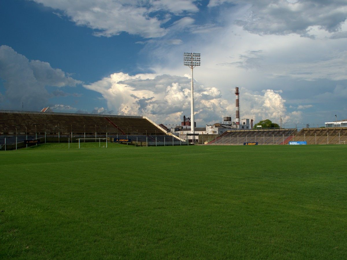 Beyond football: the cultural square of the community