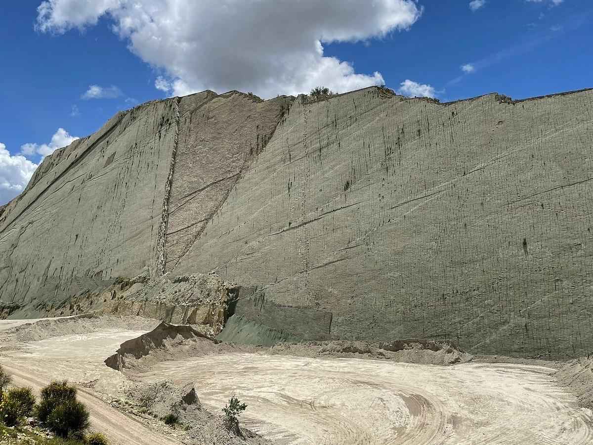 From cement factory to fossil gold mine