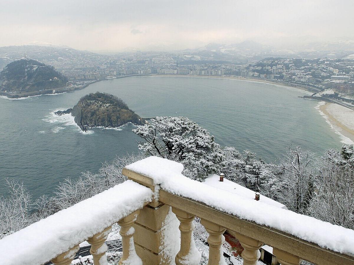 Winter: the cold beauty of silence and mystery