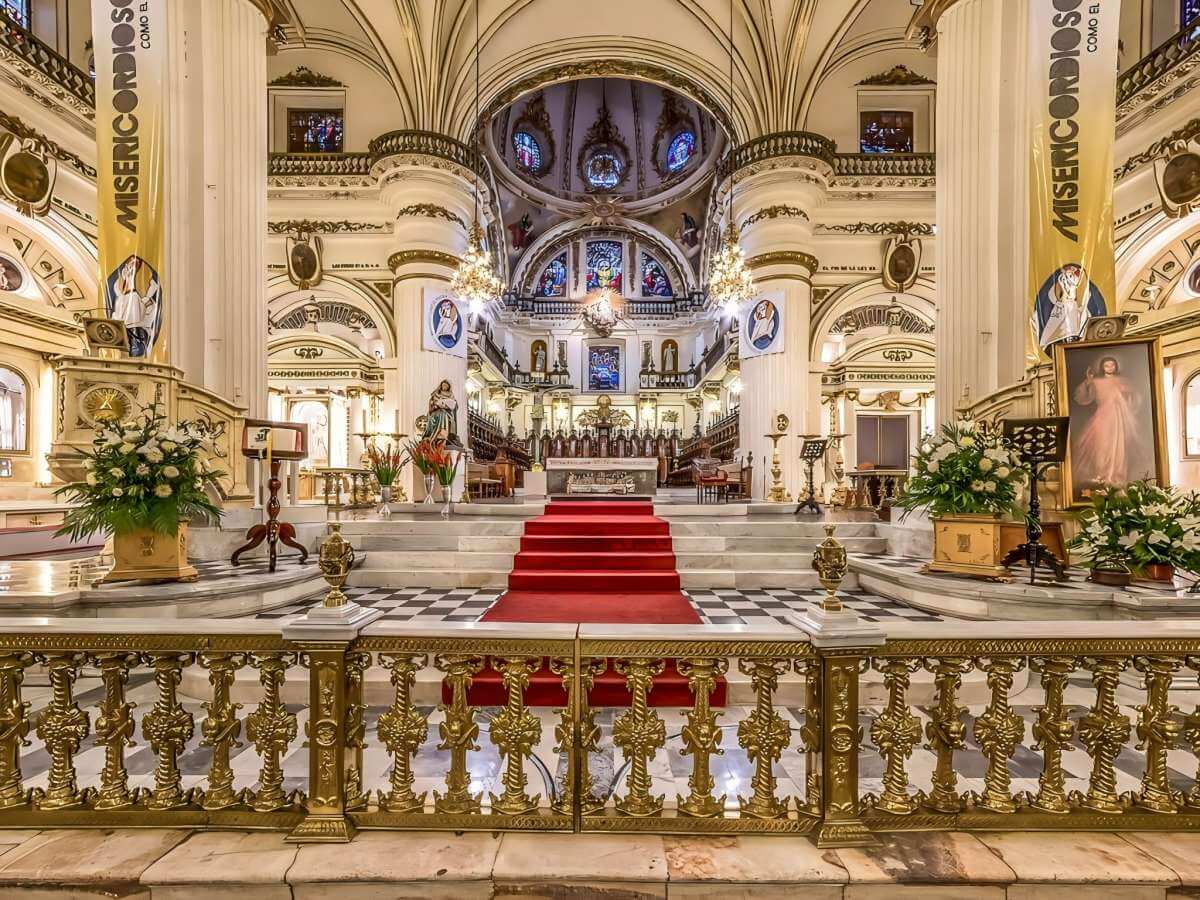 The altar world at the peak of art