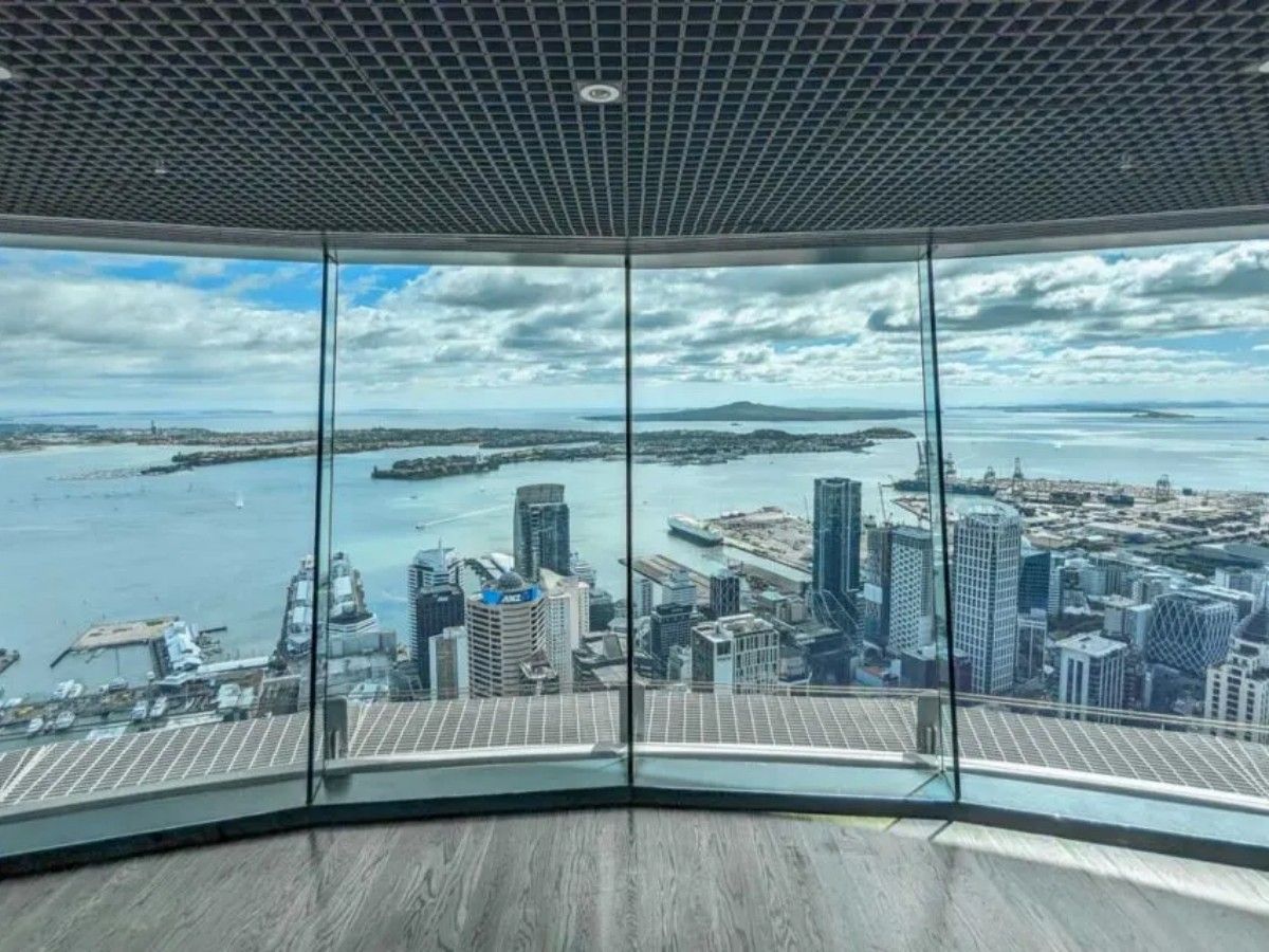 Viewing experience: 360-degree overlooking Auckland
