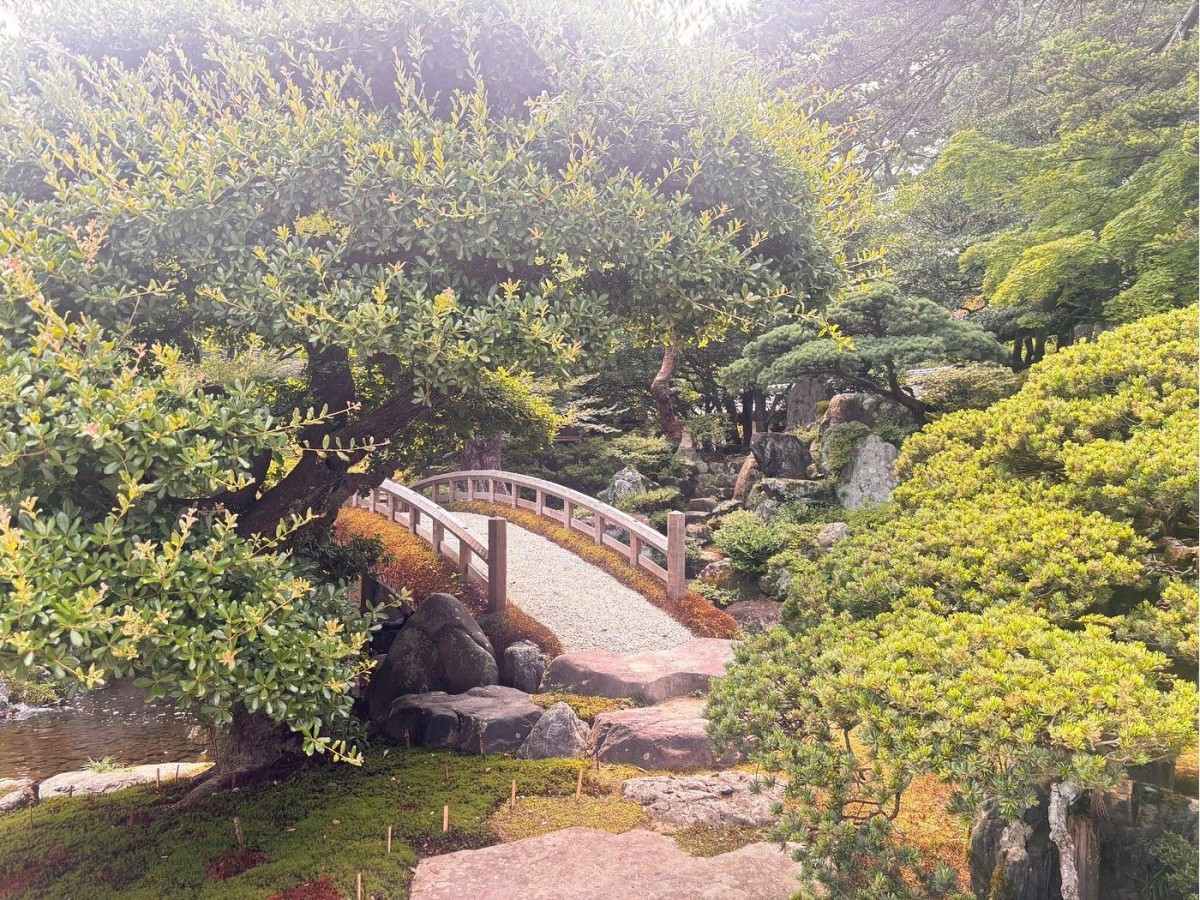 Nearby shops: A great place to refuel before leaving the Imperial Palace