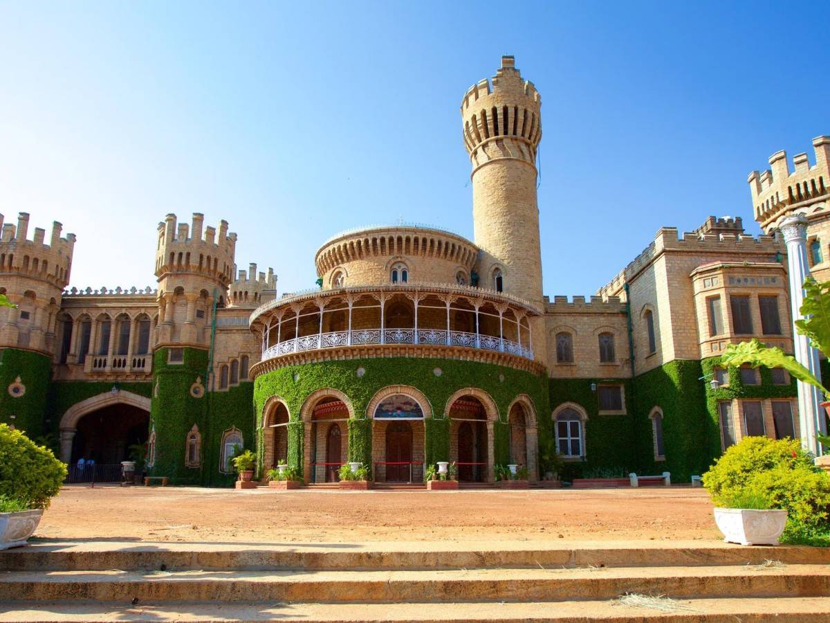 Attractions and Architecture: A palace that combines European and Indian styles