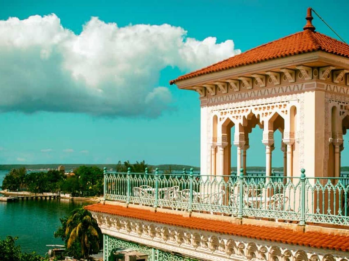The stunning view of the sea and the sky will freeze the memories in the most tender moment