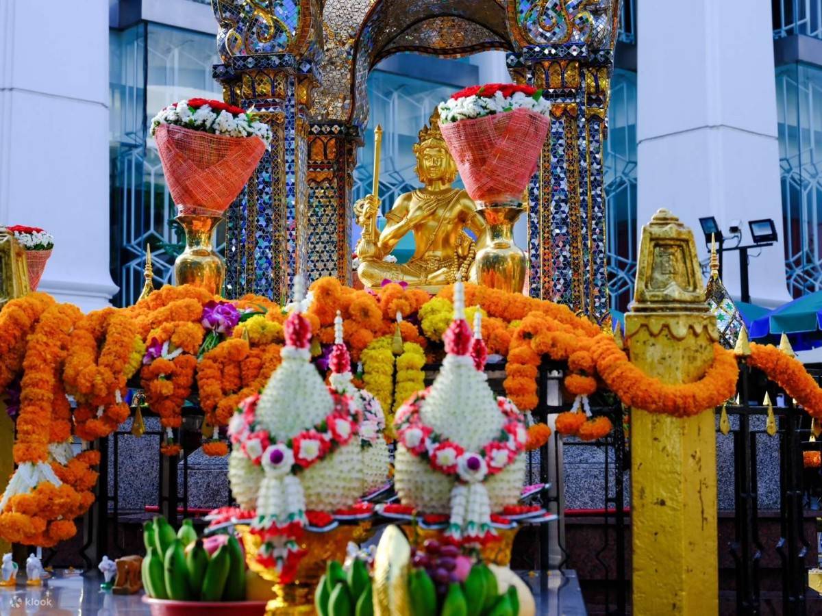 Offering flowers: Express your piety and bloom good luck!