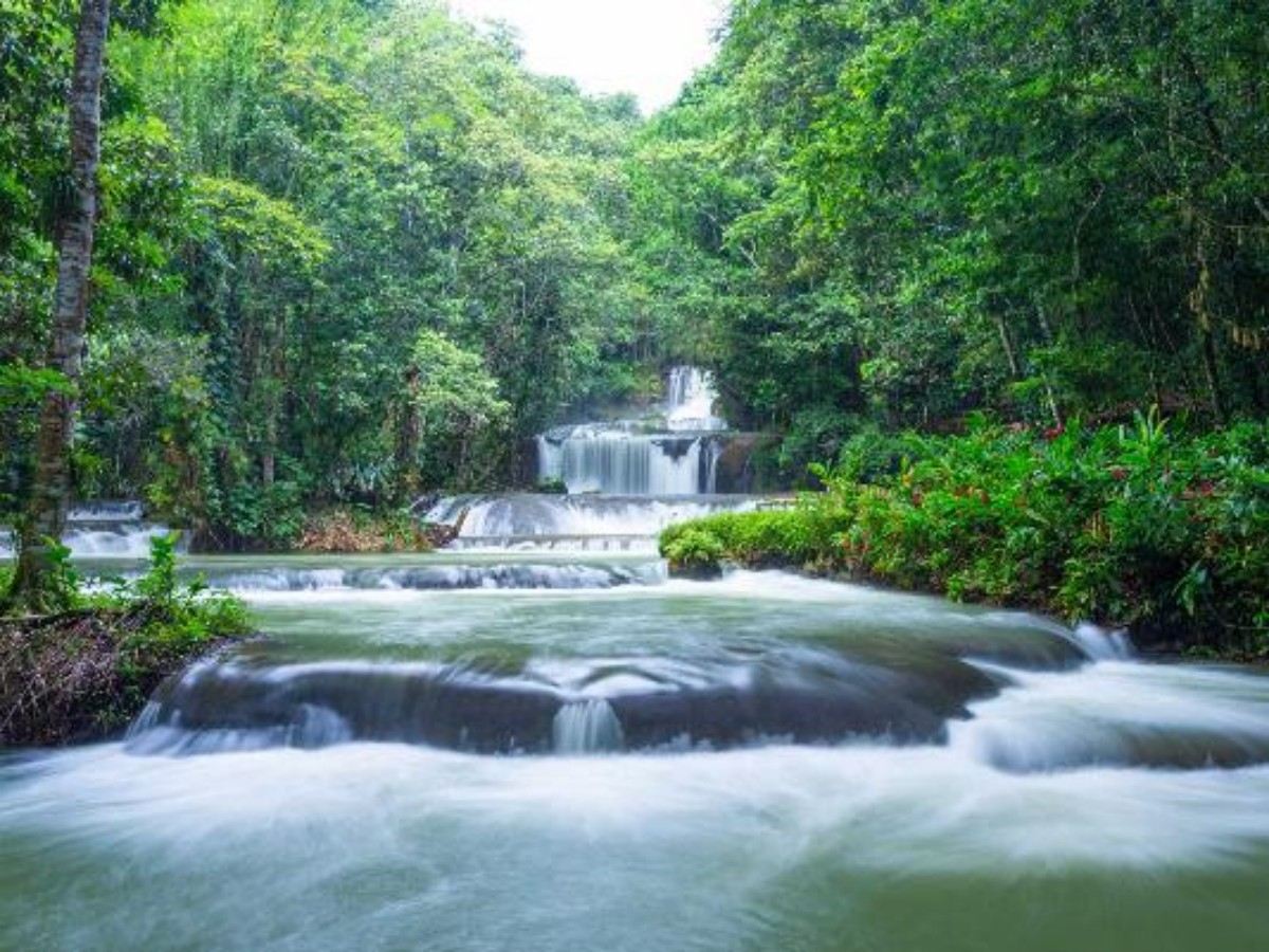 The visual impact of the waterfall is not just "looking"!