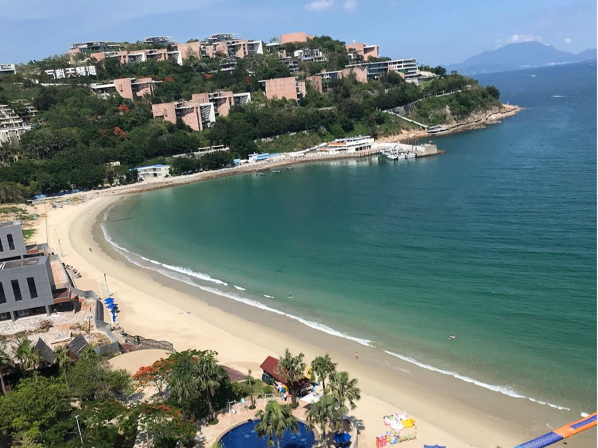What makes Dameisha Beach Park so special?