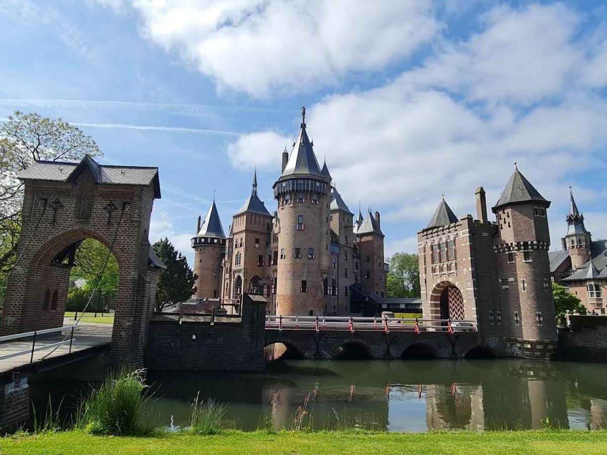 Exploring the interior: Experience luxury and history