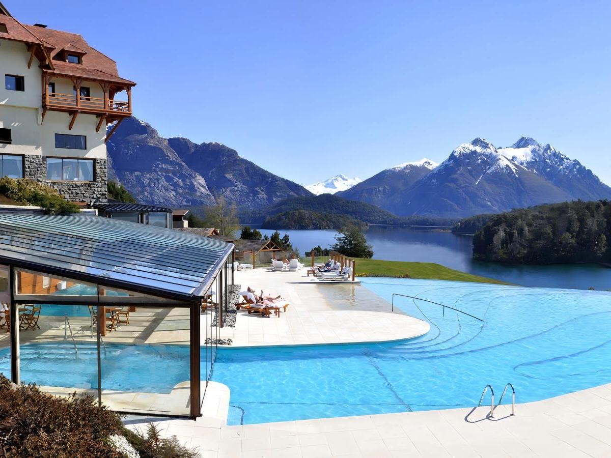 Accommodation: Lakeside Living in Diverse Styles