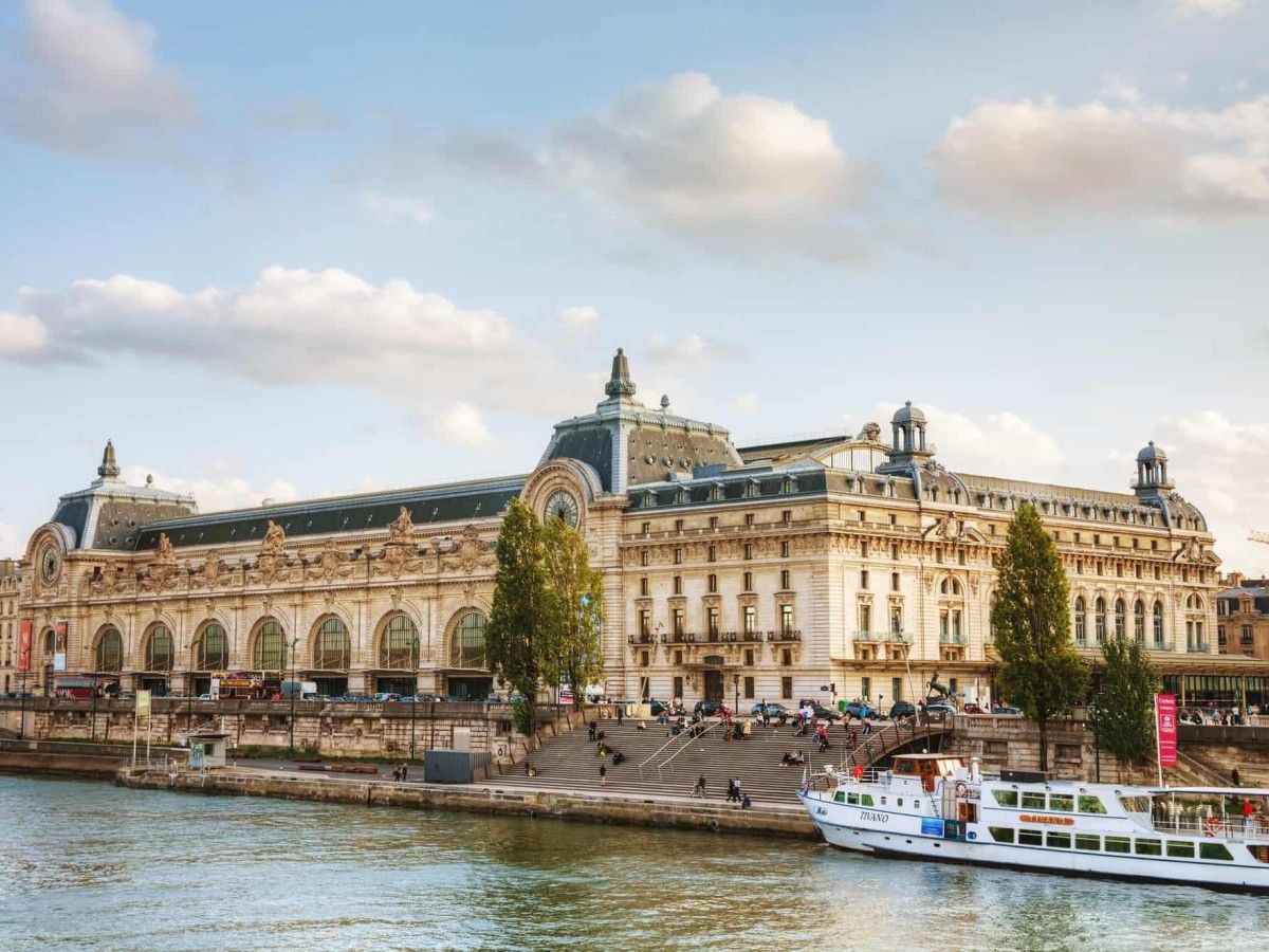 From the train station to the art palace