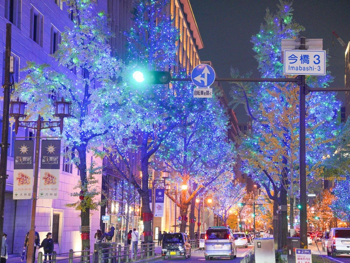 Street performances at night: the vibrant Shinsaibashi