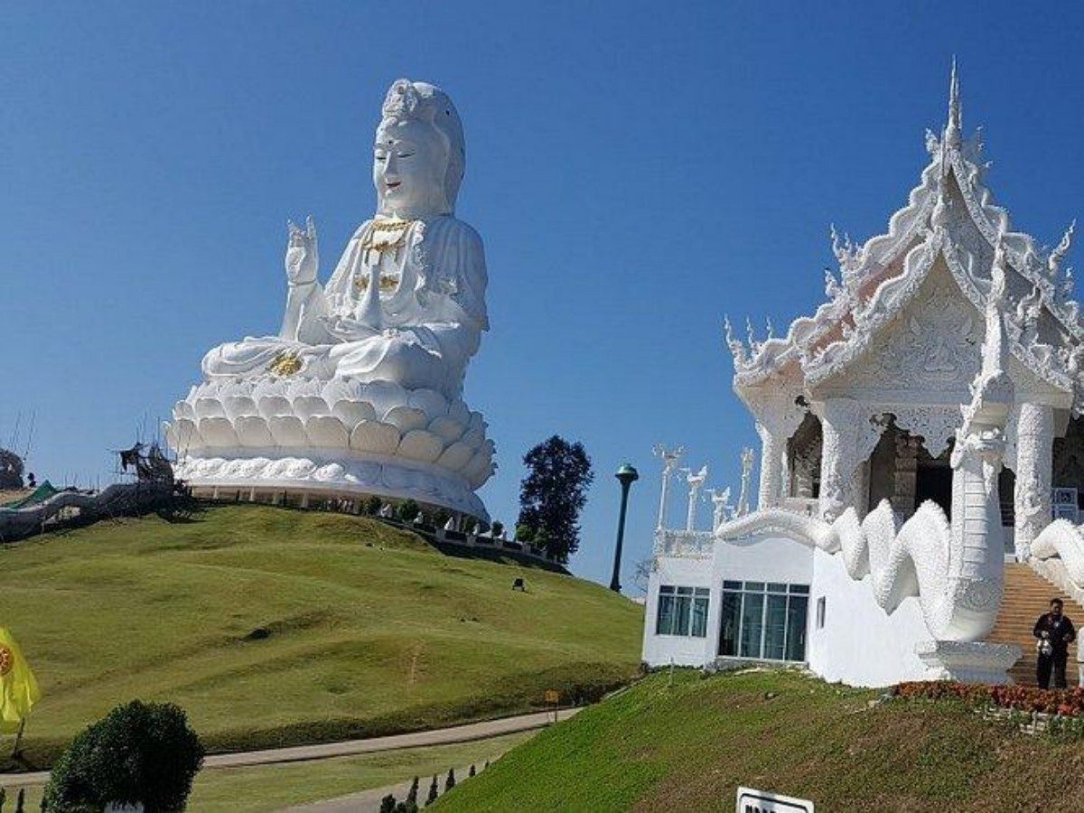 2. Climb to the summit of the Guanyin statue: Overlook Chiang Rai from the clouds