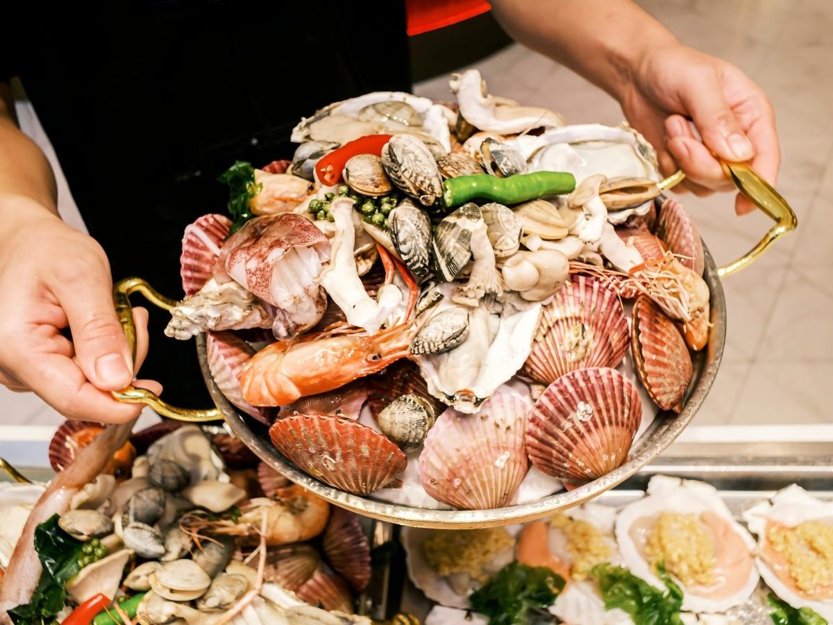 The city's fireworks: delicious surprises on the streets and alleys