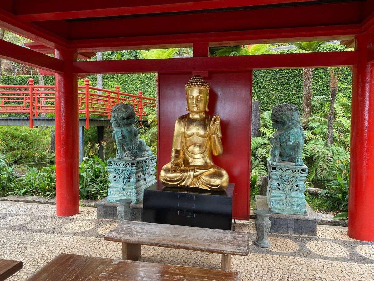 The Oriental Garden is an oriental dream hidden on the top of a Portuguese hill.