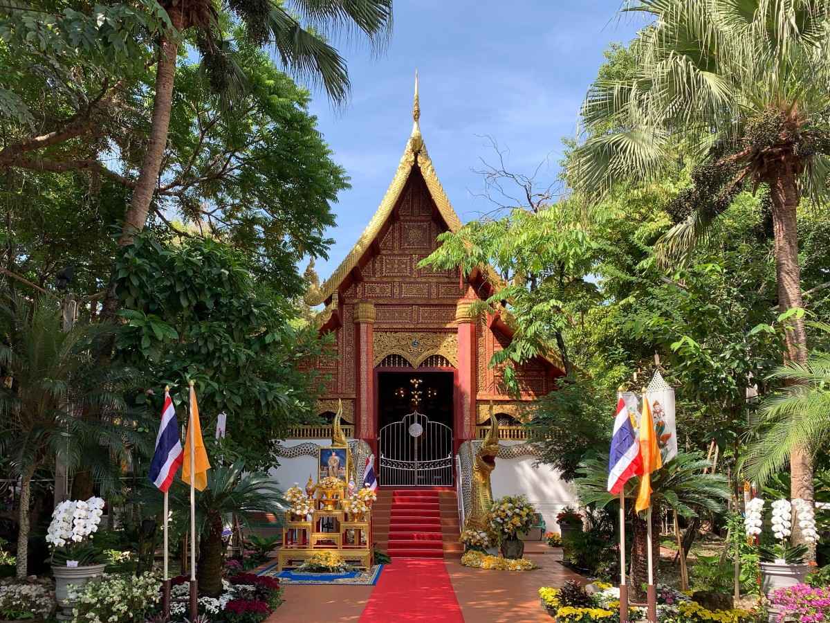 Travel Guide: Start your journey to the Emerald Buddha Temple in Chiang Rai