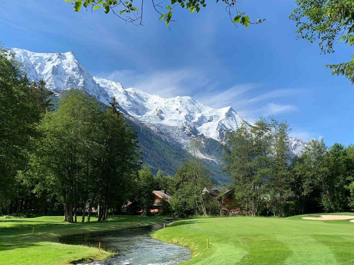 World-class golf experience, integrated with beautiful natural scenery