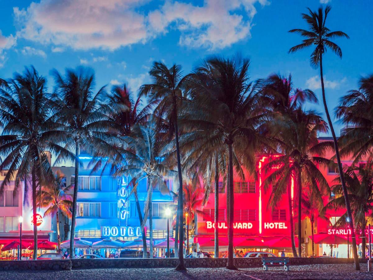Shopping and entertainment: enjoy shopping