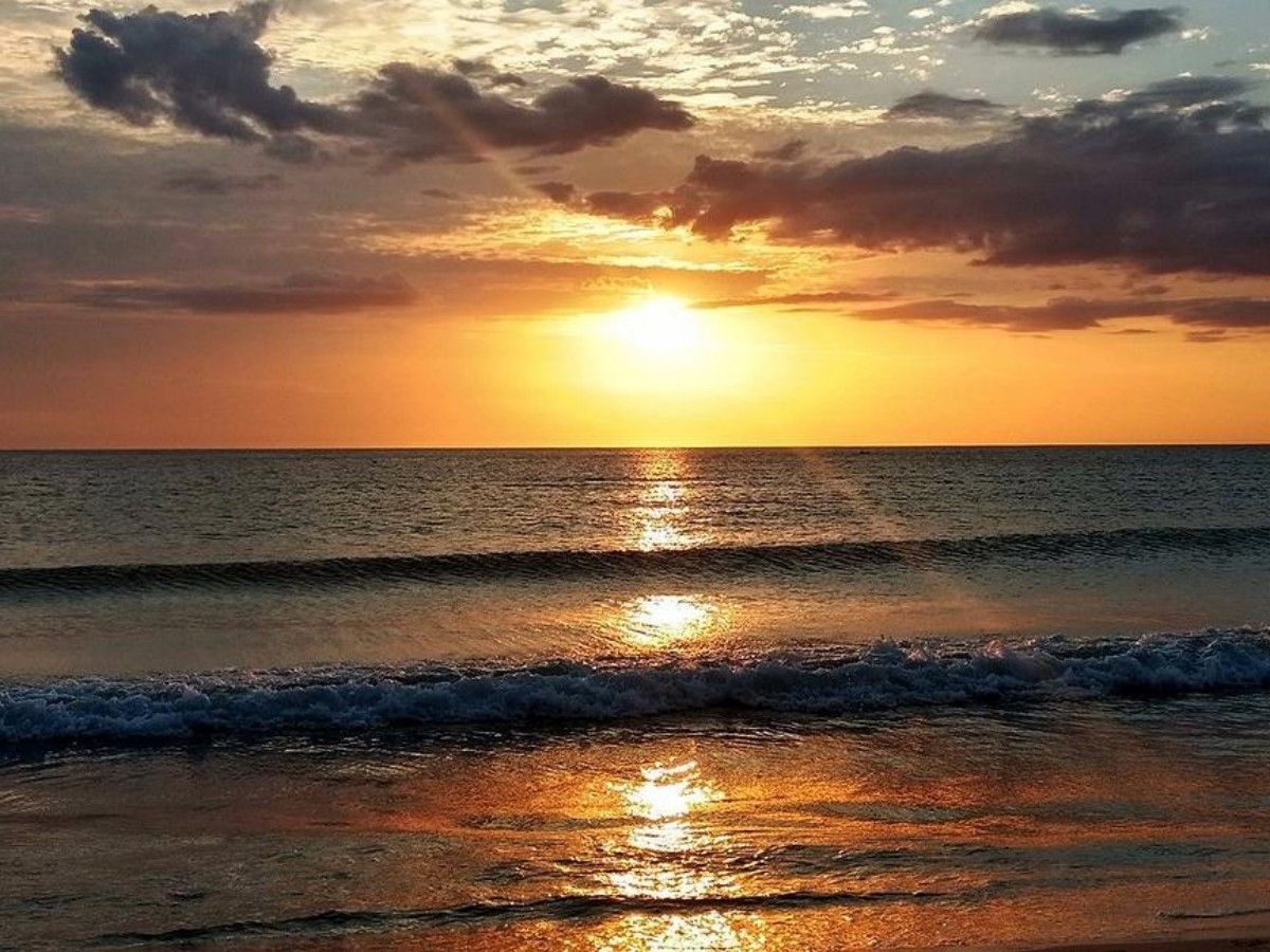 Sunset falls: as if the moment when heaven opens