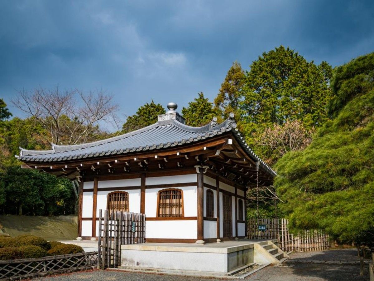 Does Ryoanji Temple offer meditation courses?