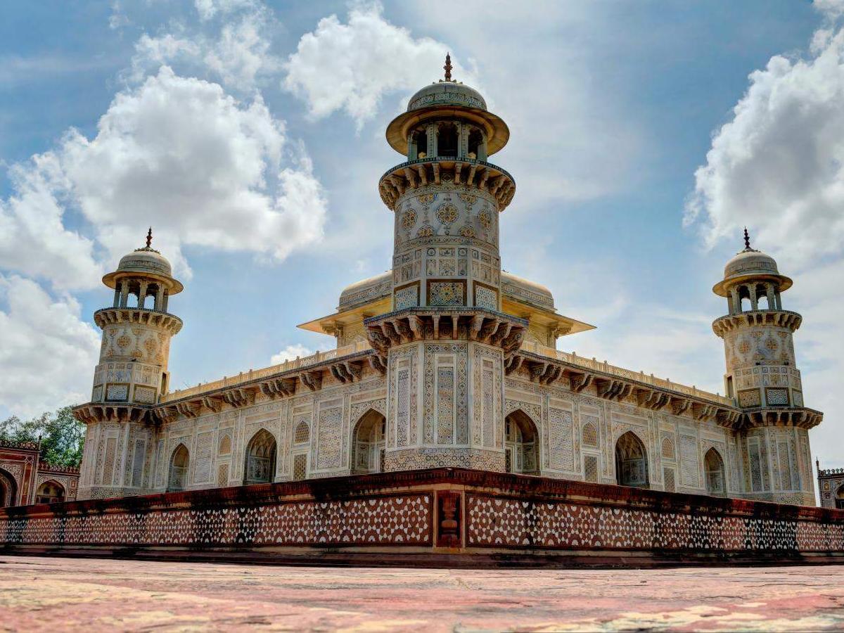 The Flavors and Rhythms of Agra
