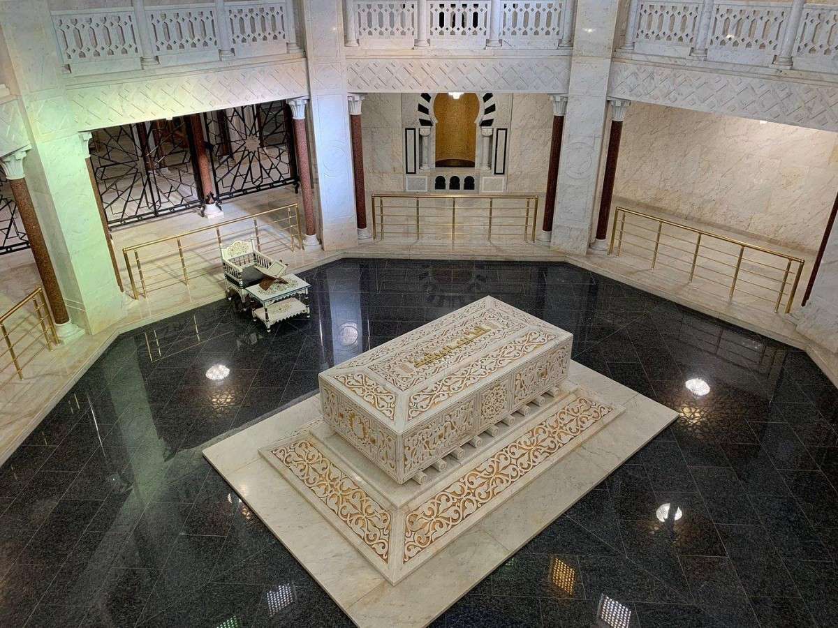 3. Unfinished ambition: Why is the golden dome only half gilded?