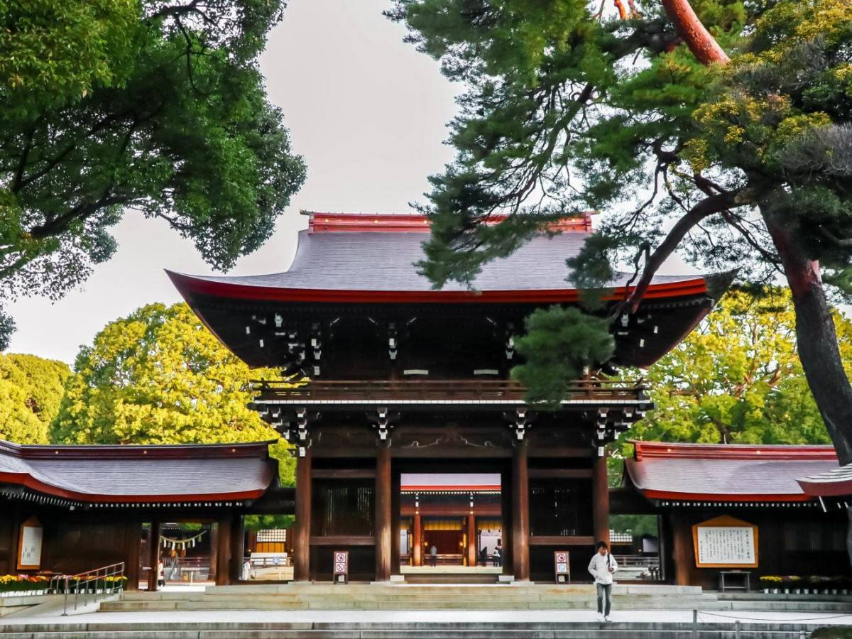 The history and architectural scale of Meiji Jingu Shrine