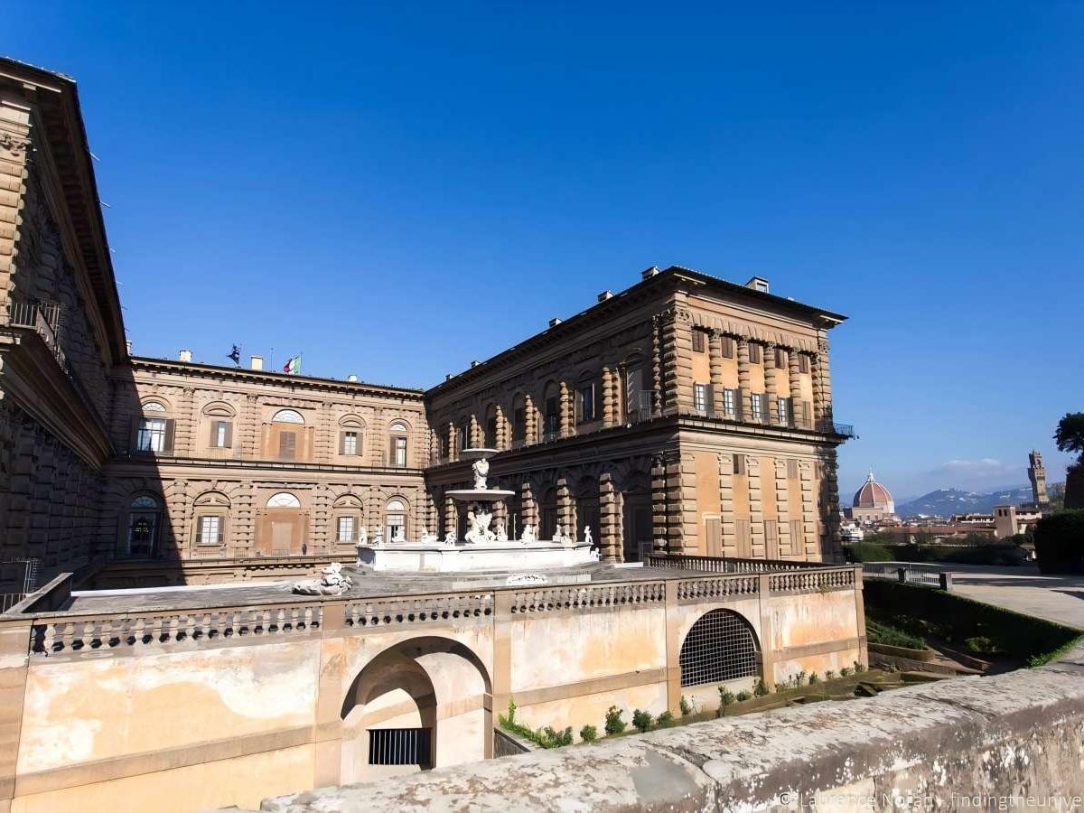 Guided tours and lectures: unlocking cultural codes