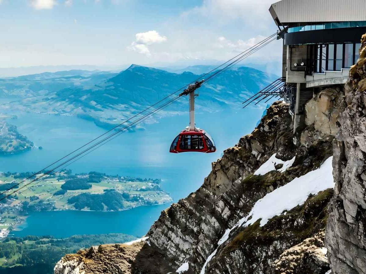 Aerial cable cars: a great way to get a panoramic view of the Alps