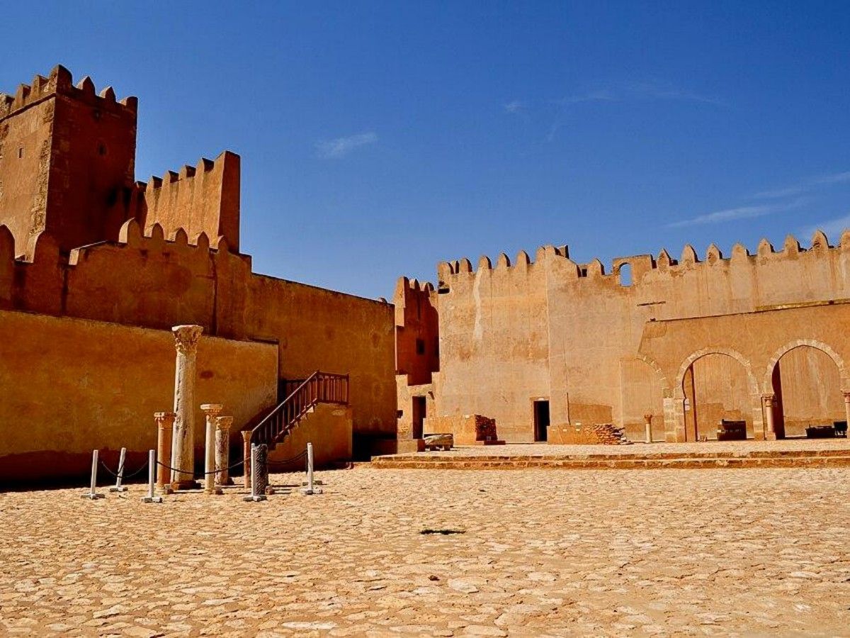 First stop: 15-minute quick pass to the "Gate of Power" - Bab el Bhar