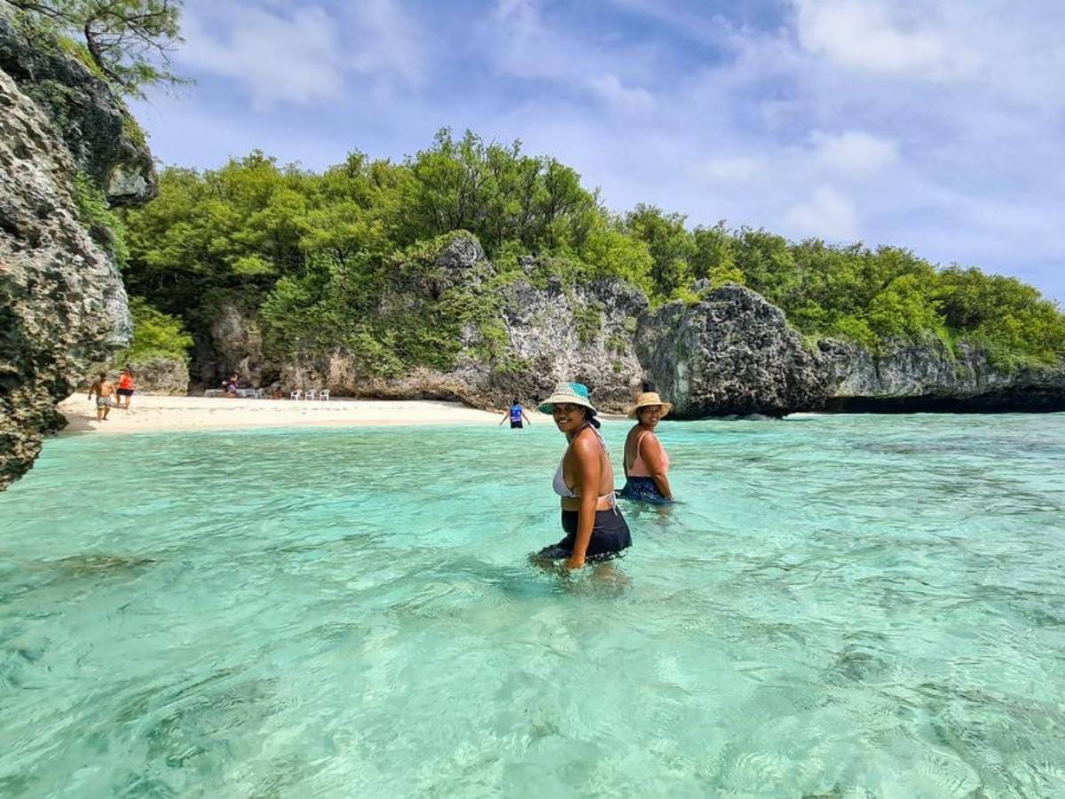 Travel advice: Play on the beach during the day and dive in the reef forest in the afternoon