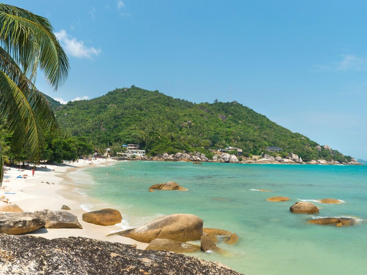 1. Setting Up the Tent: A Cabin in the Sea Breeze