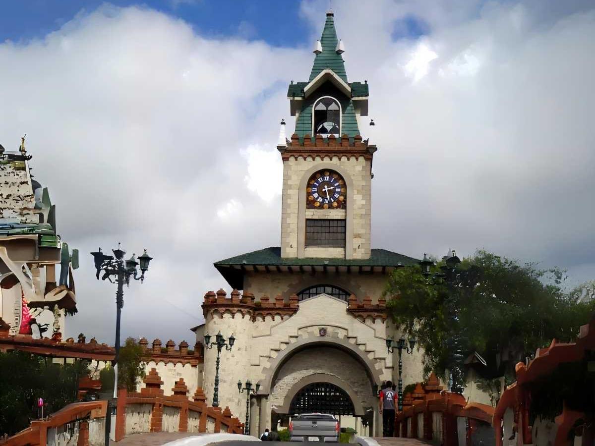 Shooting secret: Unlock the unique perspective of Puerta de la Ciudad