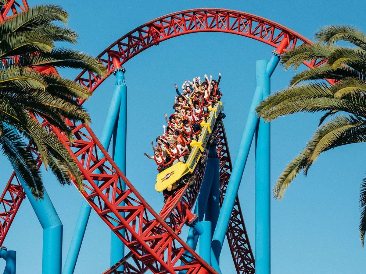 Extreme speed! Challenge the roller coaster experience