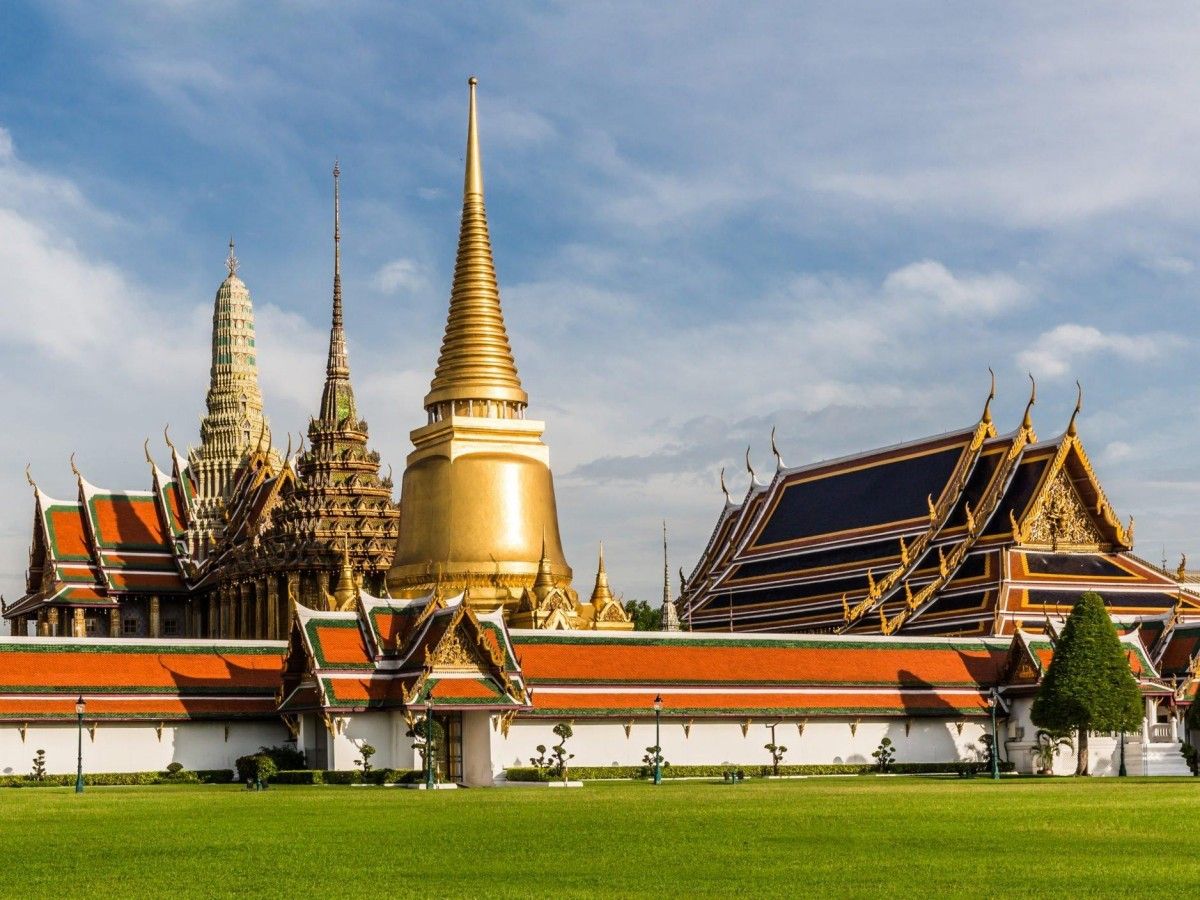 Recommended surrounding attractions: Visit the cultural essence of Bangkok