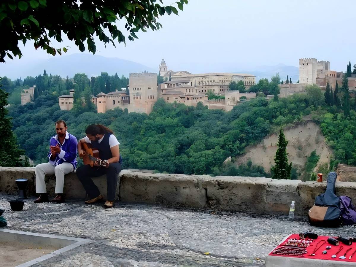 Romantic atmosphere of Mirador de San Nicolás