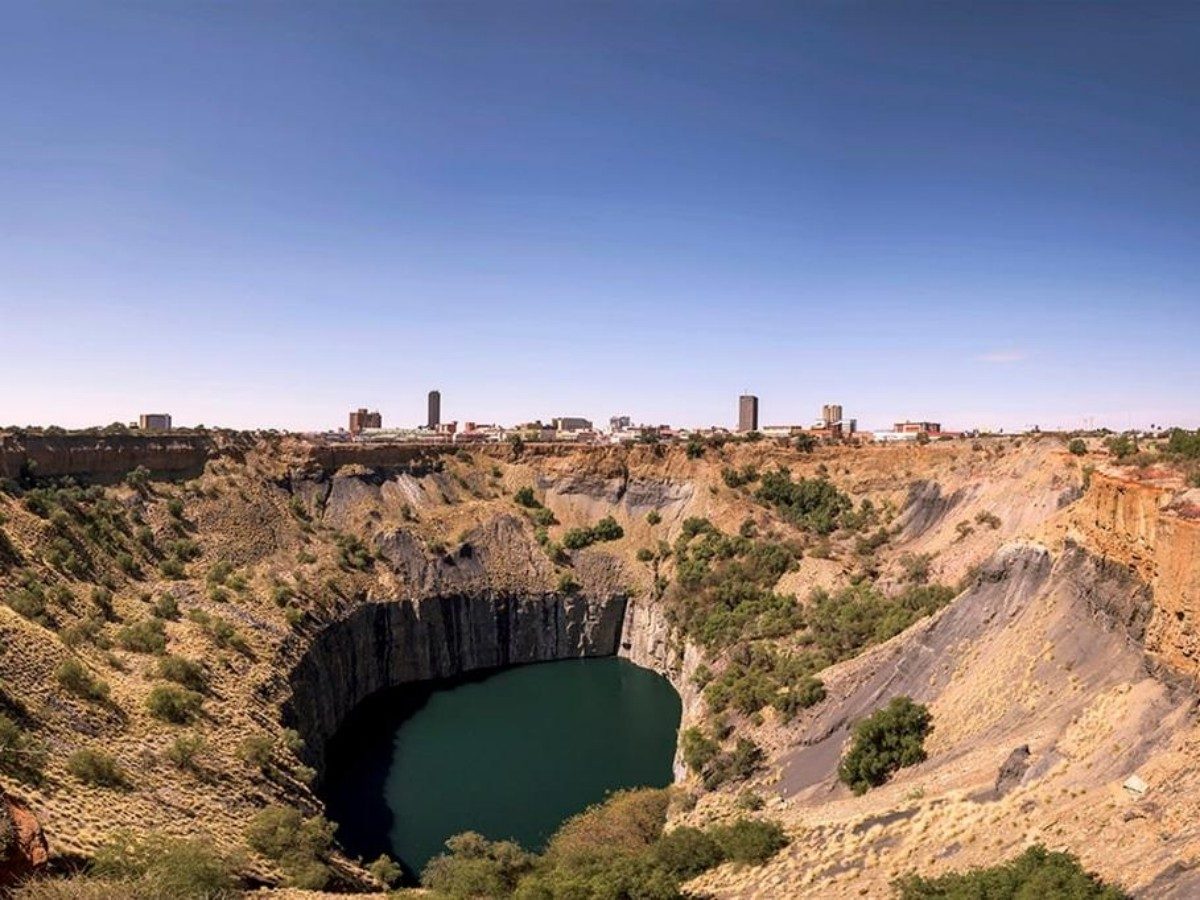 1. Diamond Frenzy: "Hell Gold Mine" dug out by 50,000 shovels