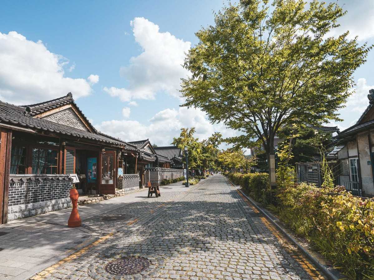 Cultural Exhibition: Exploring the Context of Past Life